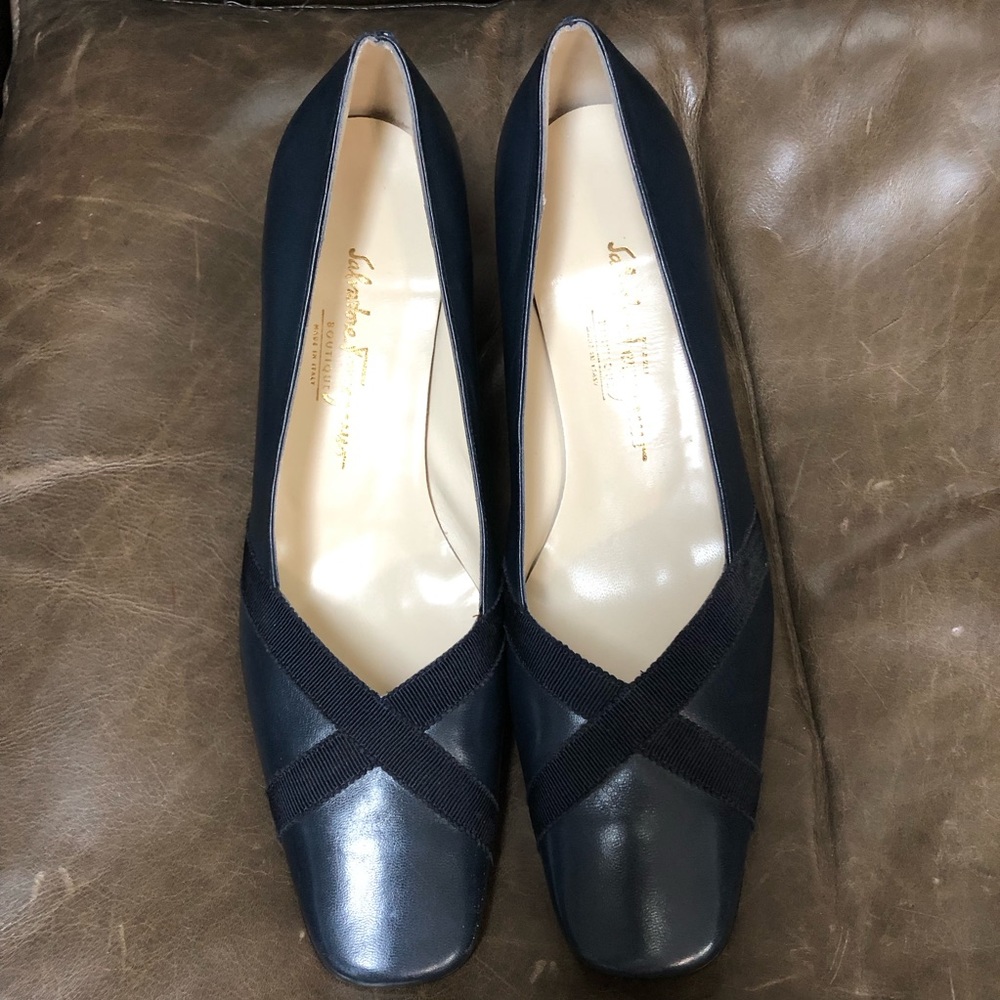 SALVATORE FERRAGAMO BOUTIQUE Womens Navy Grosgrain Leather Pumps/Heels sz 10 B
